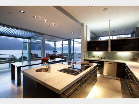 25 Drift Bay kitchen